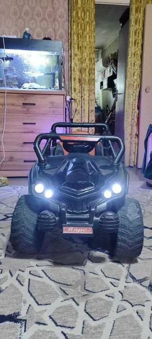 Продаётся детская электрическая машина