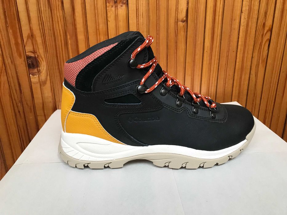 Продам женские ботинки Columbia