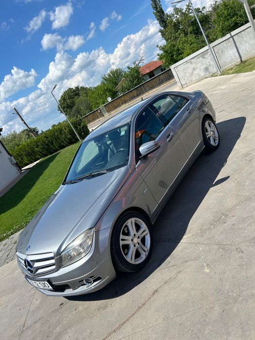 Vând Mercedes Benz C 180 2010