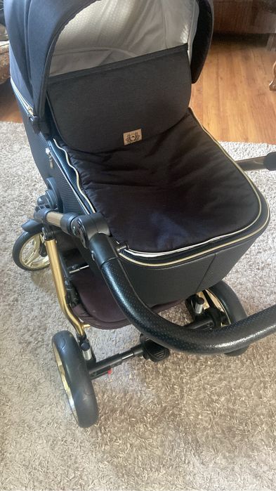 Срочно продам детскую коляску 2в 1