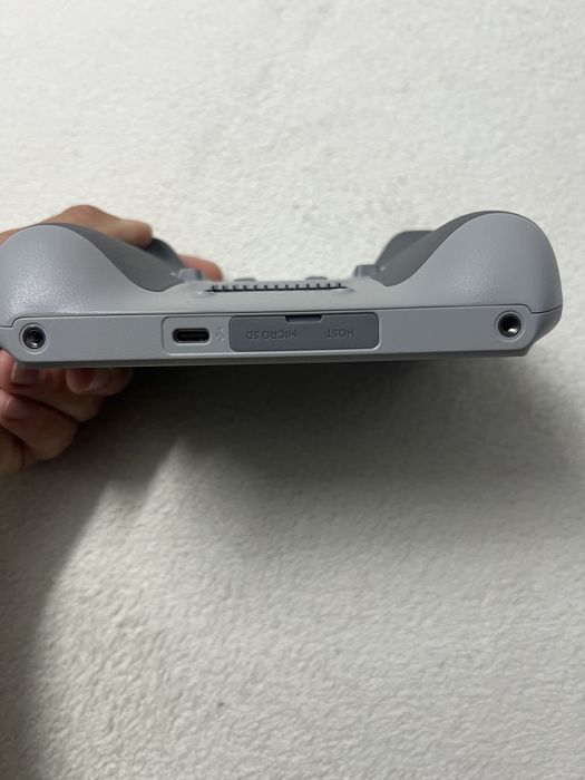 controller-ul DJI RC (model RM330),