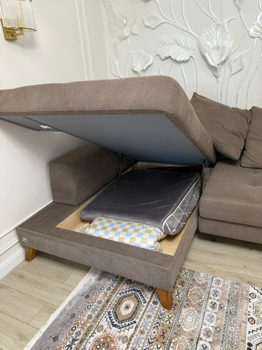 Продаётся диван.