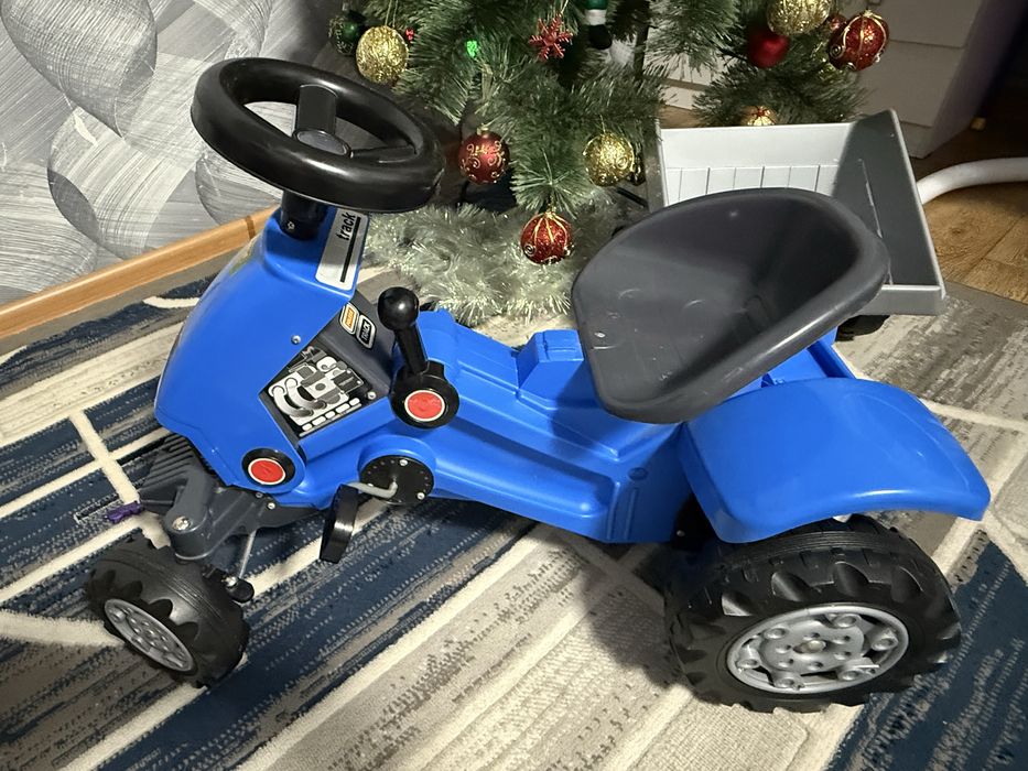 Продам синий трактор детский