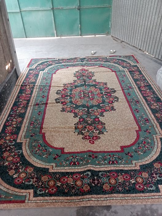 Продам паласы б/у цены и размеры разные.