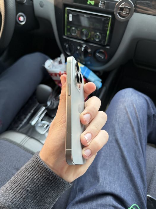 Iphone 15 pro 85% batareya