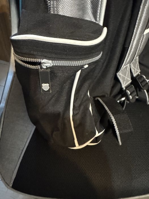 Продавам тенис раница