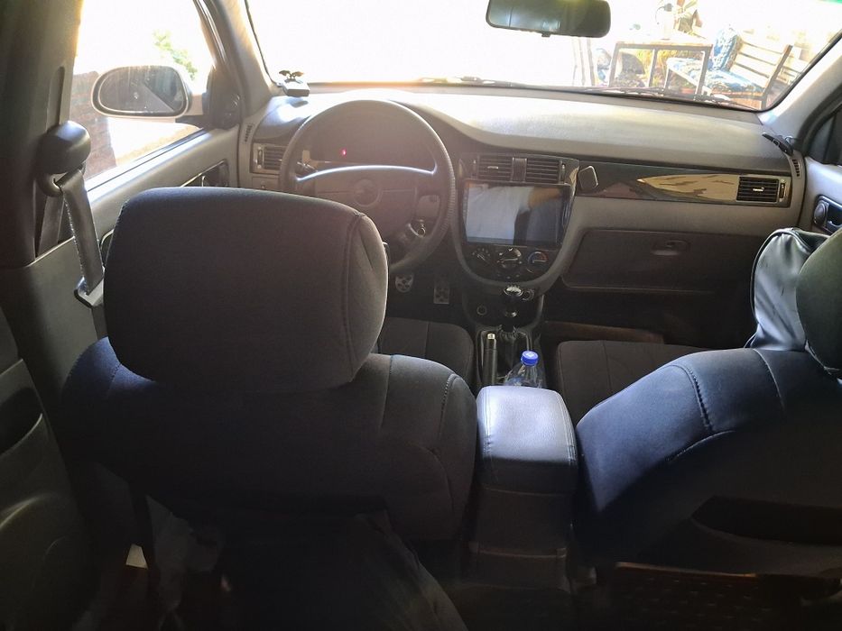 Lasetti 1.8 sotiladi