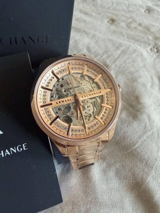 Златист часовник Armani