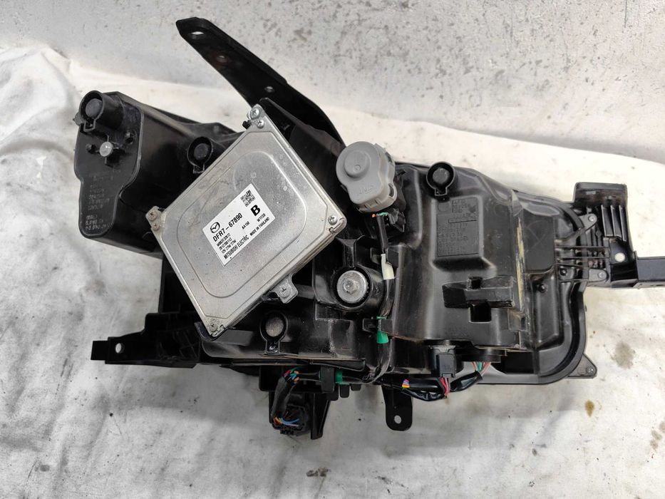 Оригинален фар Мазда Mazda CX30 Full Led