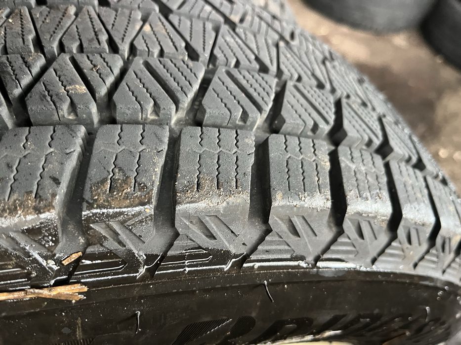 Уникални зимни гуми 215.65.16 Бриджистон