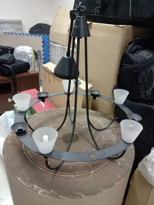 столове, етажерка, бебешко легло, шкаф за играчки, големи картини и др