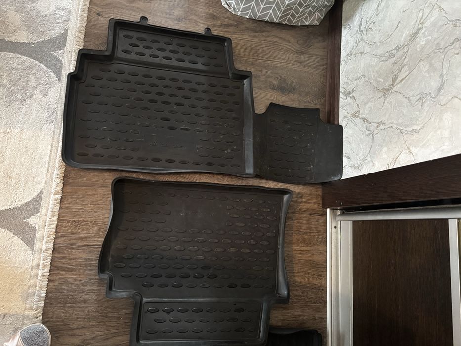 Продам коврики полики и ветровики для kia sportage