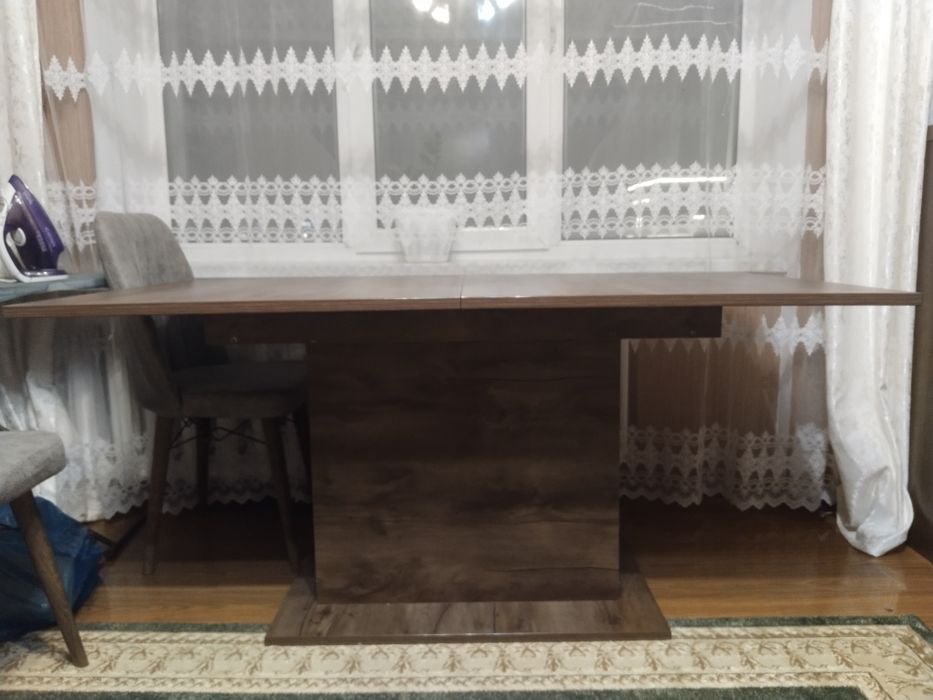 Гостинный стол со стульями