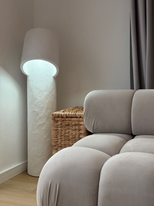 Lampadar de podea alb, finish texturat mat, realizat manual
