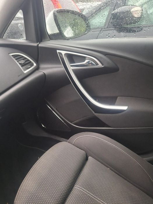 Piese Opel Astra j, in stare impecabila