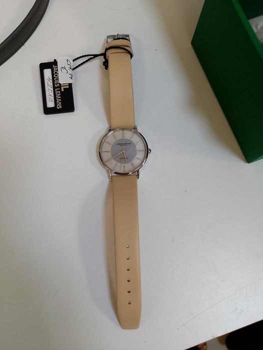 Нов марков дамски часовник Jacques Lemans 1-2112E