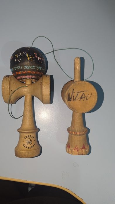 Vând kendama sweets