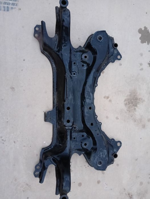 Передняя балка, подрамник.