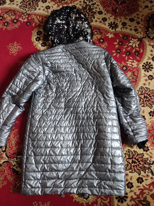 Весенняя куртка на девочку б/у