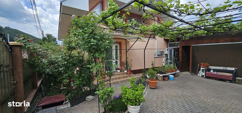 Eleganta, spatiu si confort modern – proprietate premium in Comanest