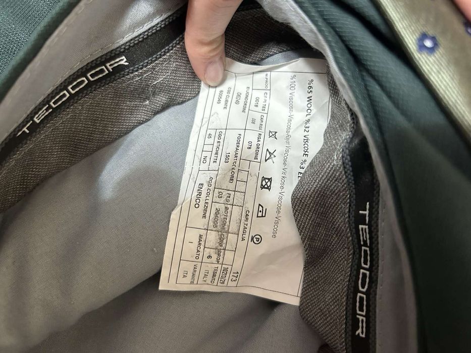 Официален зелен костюм