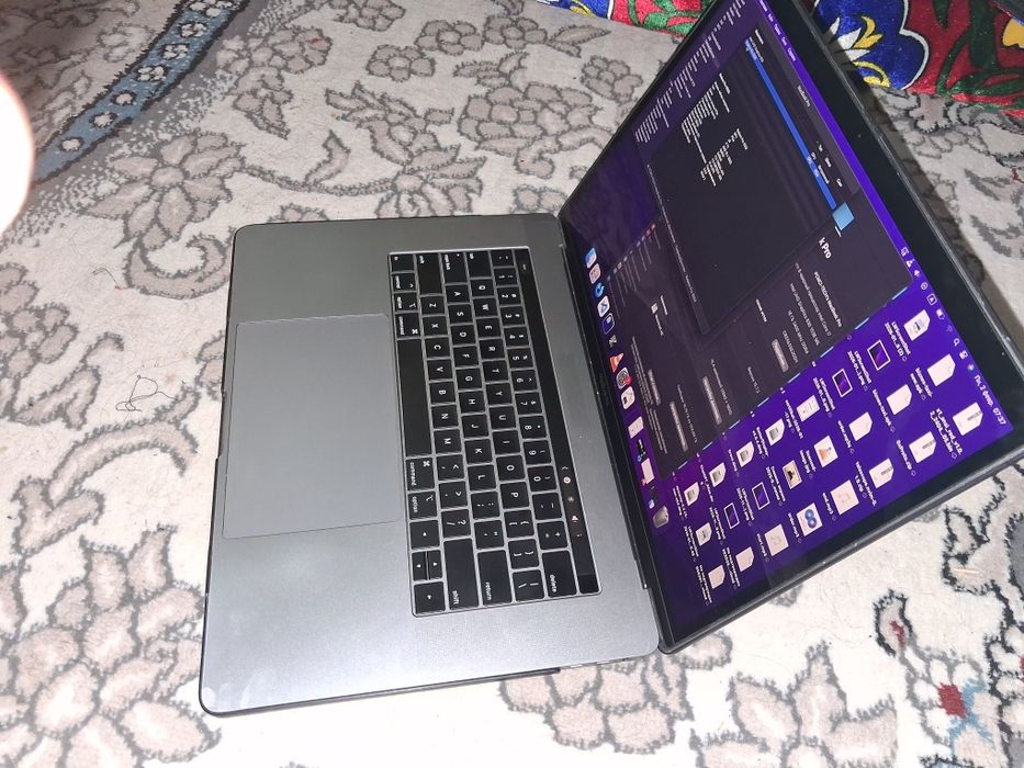 MacBook Pro 15" A1990 — 16GB RAM / 256GB SSD