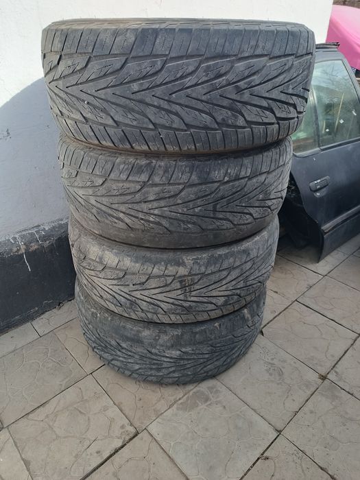 Продам резину летняя от Тойота Ленд Крузер 200