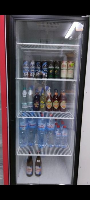 Продам холодильник витринный