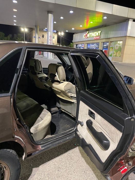 Срочно  продам ауди 100