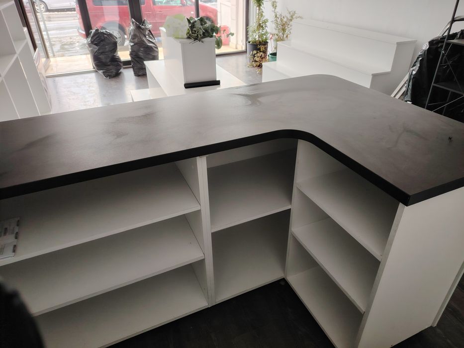 Vând mobilier ideal pentru florarie!Birou,Insula,suport vaze