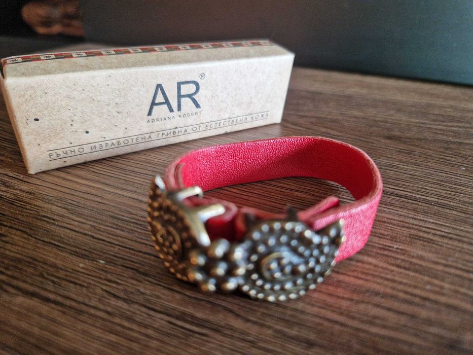 Ръчно Изработени Гривни с Български Пафти – Естествена Кожа