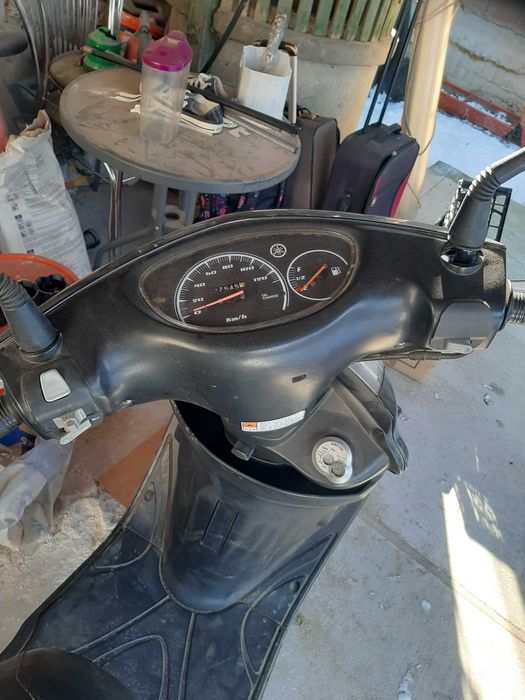Vând  scuter  yamaha