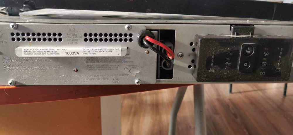 Ups APC Smart Ups 1000VA