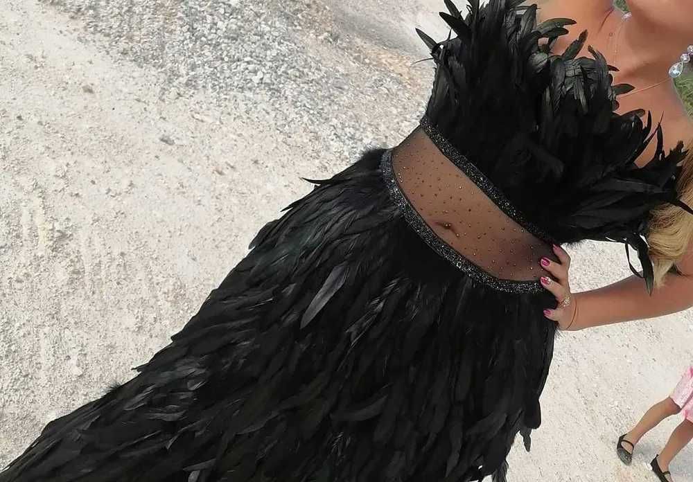 Рокля с кокоши пера