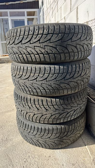 Продам комплект зимних шин 235/55/19