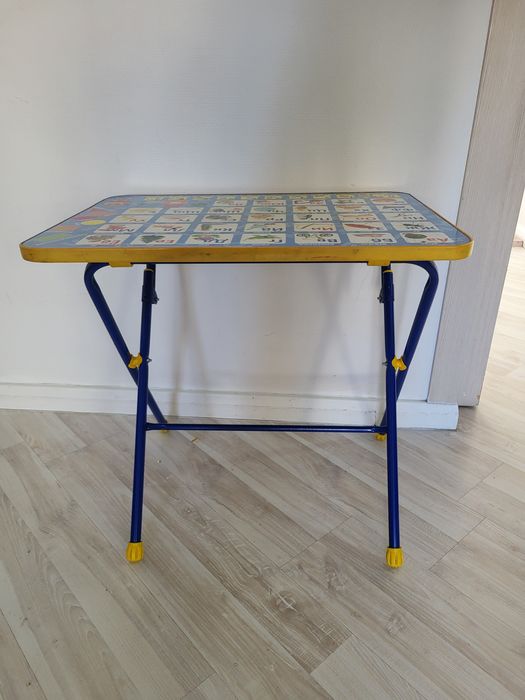 Детский столик синий