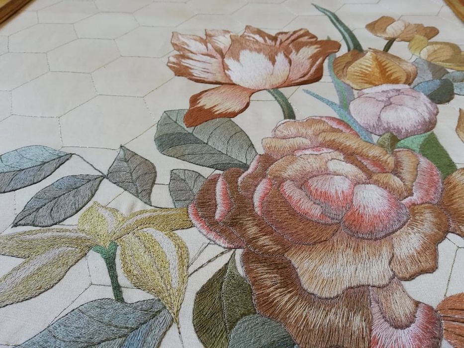 Broderie manuala "Gradina cu lalele"