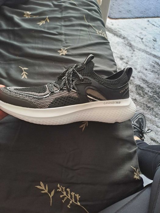 Продавам  оригинални маратонки  на Cole Haan-нови