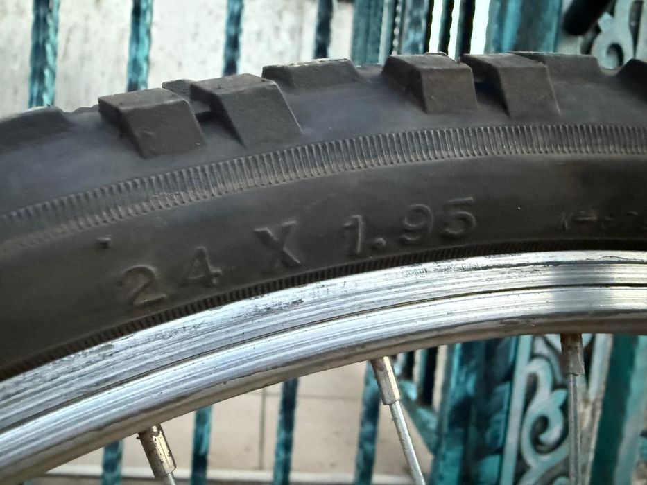Bicicleta fete cu  Roti pe 24 NOUA sistem iluminare cu dinam