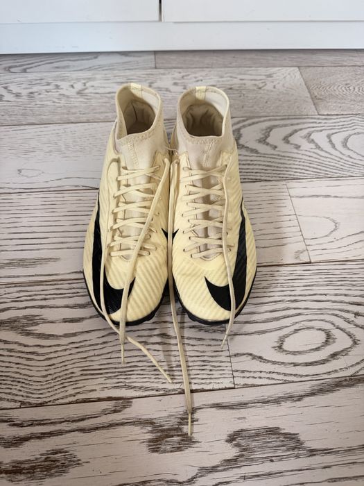 ghete de fotbal nike mercurial