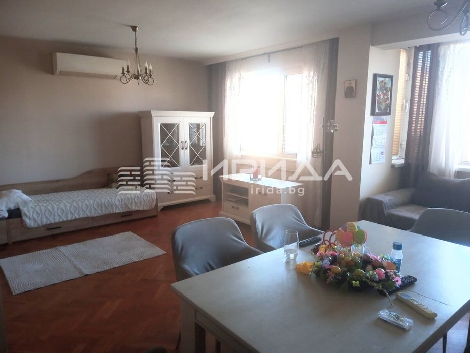 Просторен тристаен апартамент в кв. Красно село