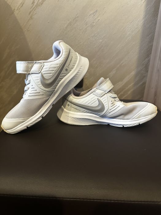 Маратонки за момиче Nike