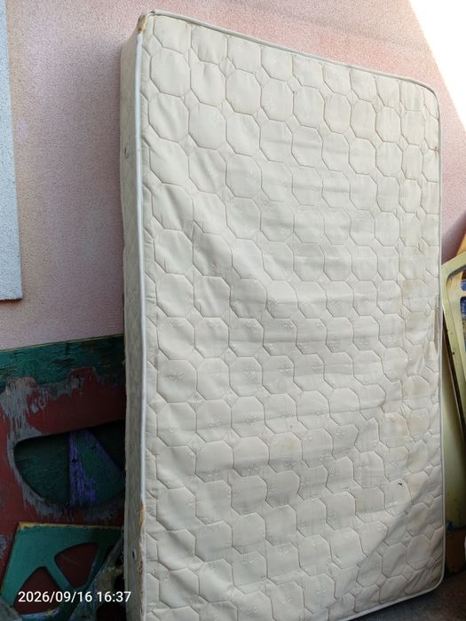 Матрас пружинный 120*200 отдам бесплатно. Самовывоз