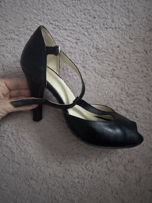 Pantofi din piele