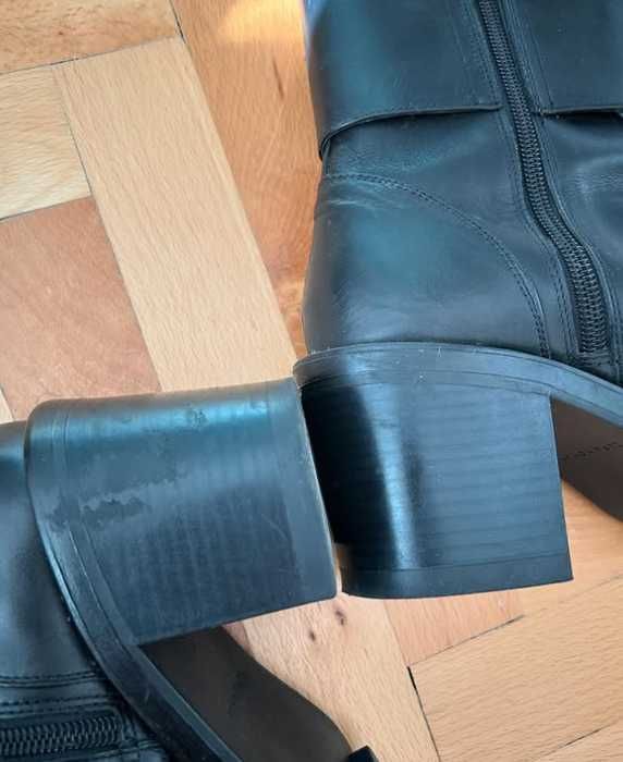 Кожени черни боти Zara