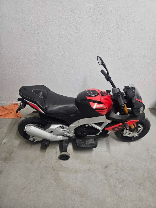 Детски спортен мотор Aprilia Tuono V4