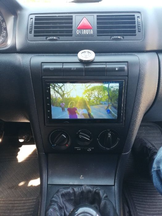 Navigatie GPS Android Skoda Octavia Waze YouTube Wifi Bluetooth