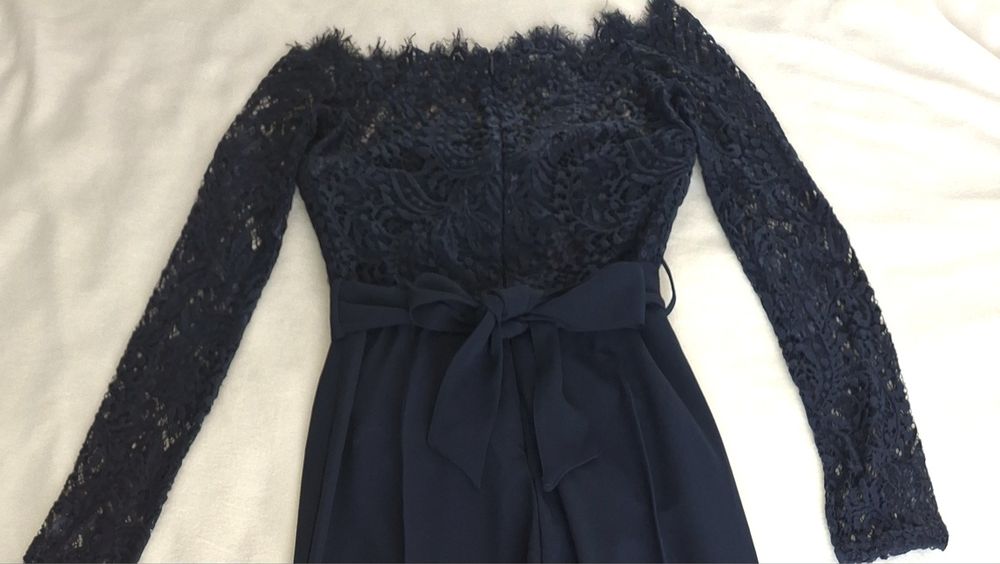 Salopetă Elegantă – Dantelă Prețioasă & Pantaloni evazați