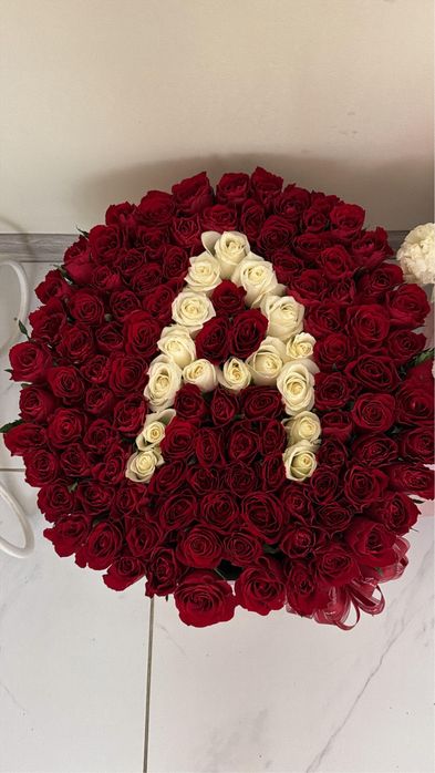 Цветы 101 роз свежий