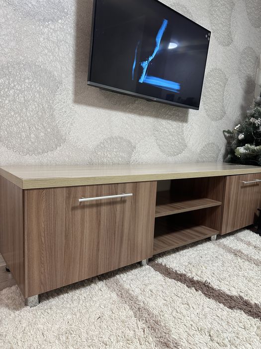 Продам тумбу под телевизор